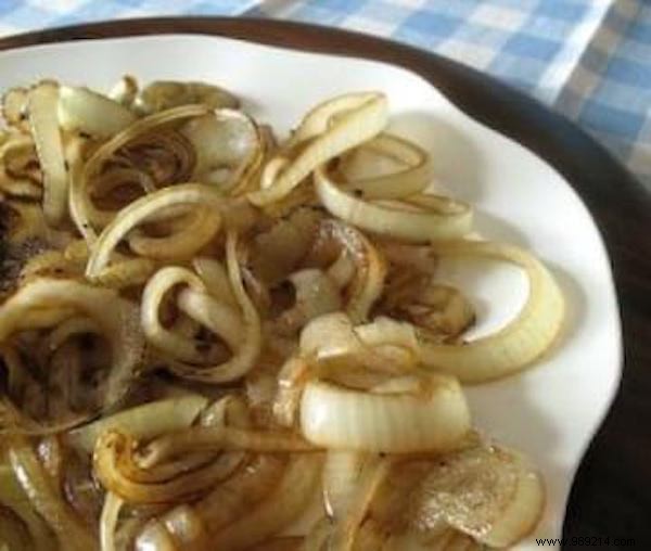 Perfect Caramelized Onions Without Burning: Grandma s Simple Flour Trick