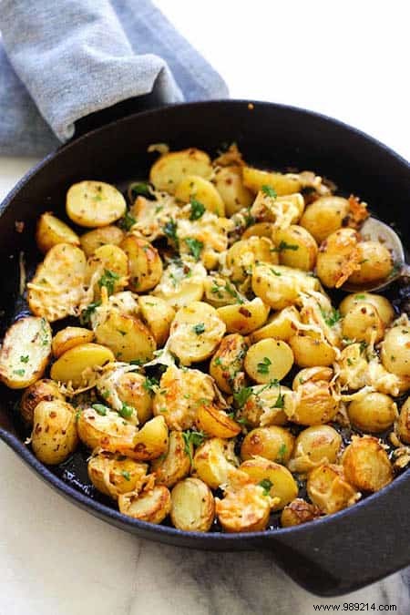 Crispy Oven-Roasted Herb Potatoes with Parmesan: Ready in 20 Minutes