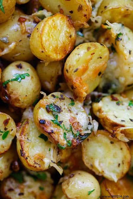 Crispy Oven-Roasted Herb Potatoes with Parmesan: Ready in 20 Minutes