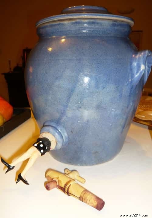 Easy Step-by-Step Guide to Making Homemade Vinegar from Leftover Wine