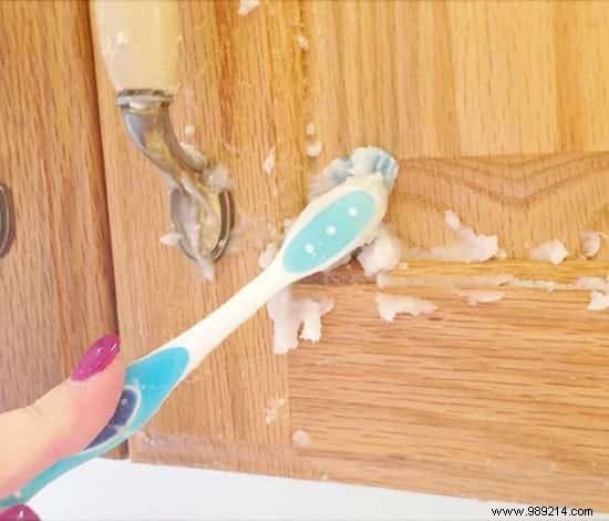 Proven Ways to Easily Remove Grease Stains from Kitchen Cabinets