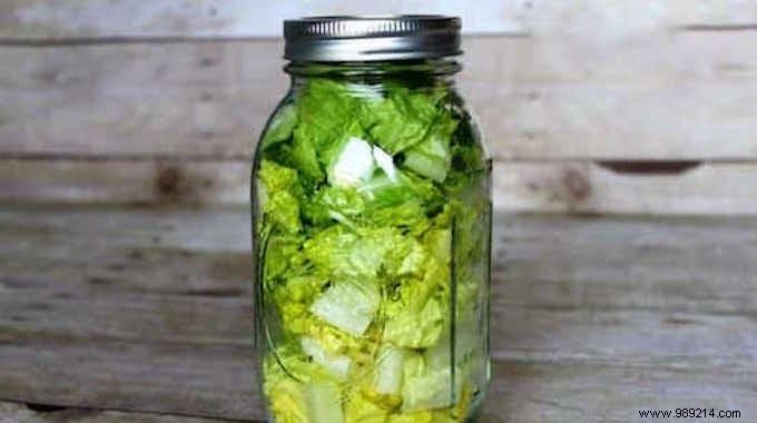 How to Keep Salad Fresh for a Full Month: The Glass Jar Method