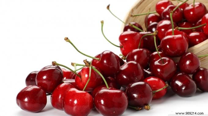 Effortless Cherry Pitting: The Paperclip Trick for Perfect, Undamaged Fruit