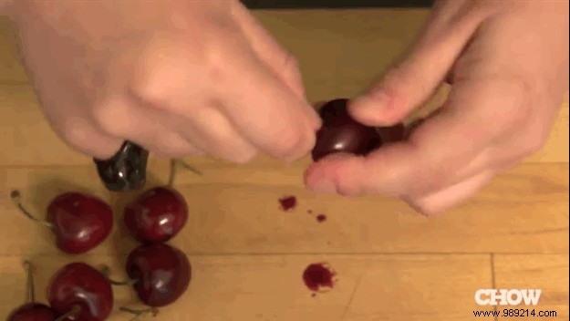 Effortless Cherry Pitting: The Paperclip Trick for Perfect, Undamaged Fruit