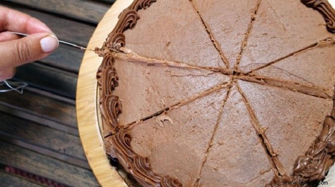 Slice Cakes Perfectly: The Dental Floss Trick for Clean, Even Cuts