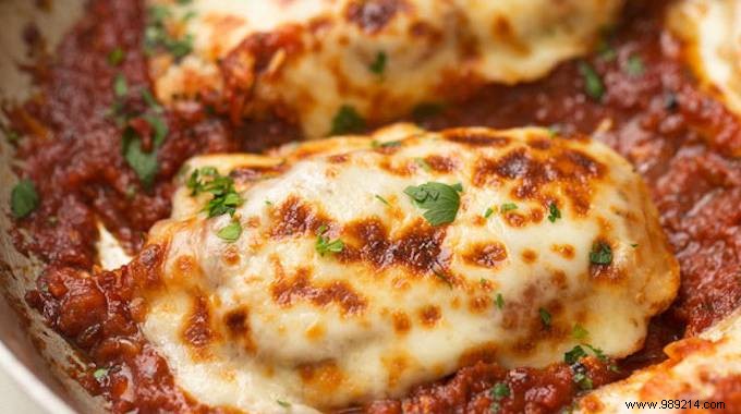 Quick & Easy Chicken Mozzarella in Tomato Sauce: A 30-Minute Family Favorite