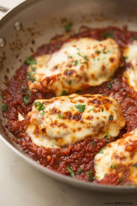 Quick & Easy Chicken Mozzarella in Tomato Sauce: A 30-Minute Family Favorite