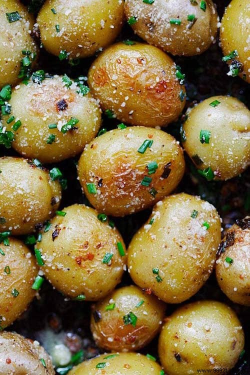 Crispy Roasted Potatoes with Garlic Butter and Chives: Easy, Budget-Friendly Recipe
