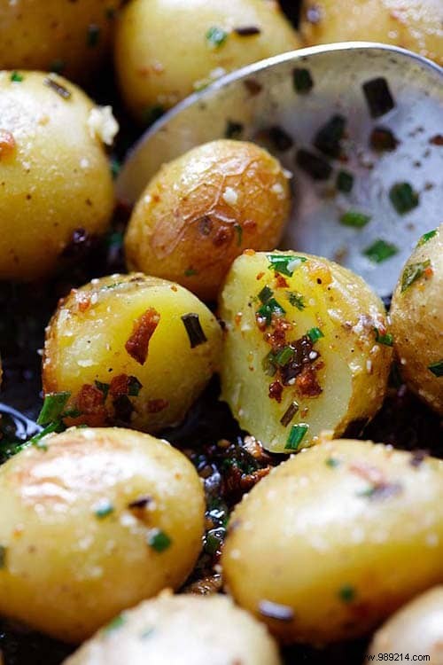 Crispy Roasted Potatoes with Garlic Butter and Chives: Easy, Budget-Friendly Recipe