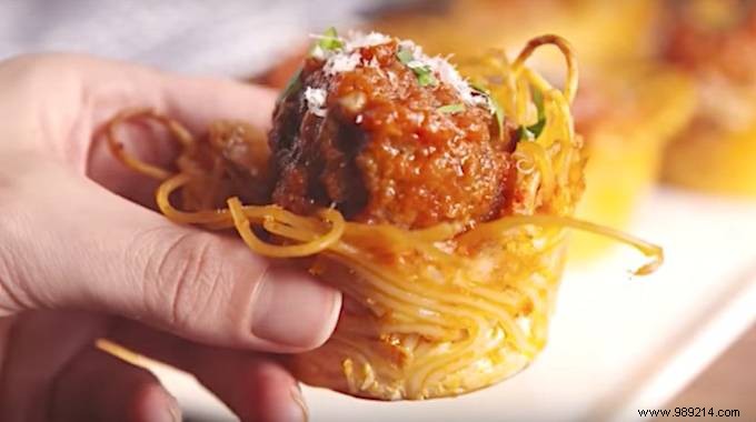 Spaghetti and Meatball Bites: Finger-Friendly Party Recipe in a Muffin Tin
