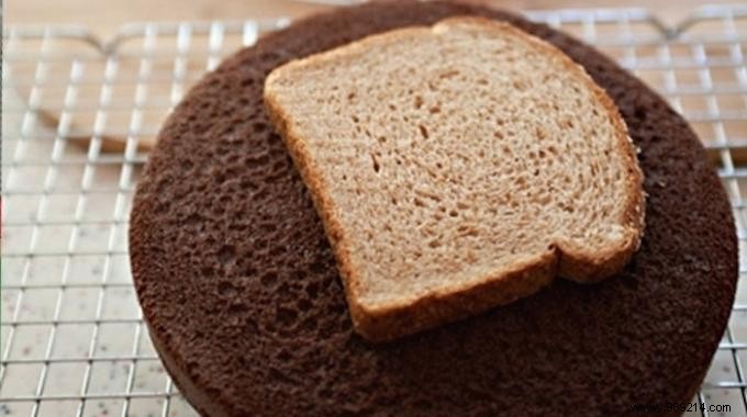 Simple Bread Trick: Keep Your Homemade Cake Moist for Days