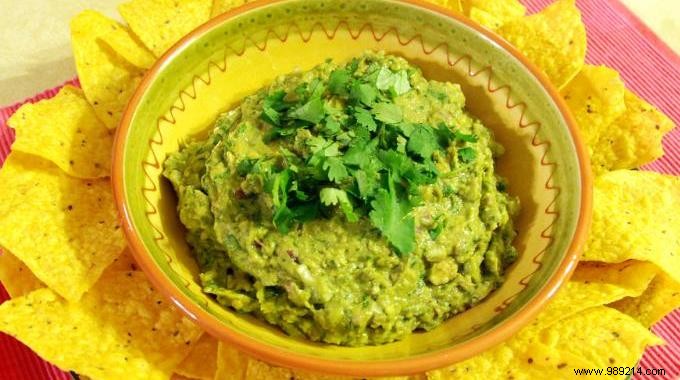 Simple Guacamole Recipe: Budget-Friendly Aperitif for 6
