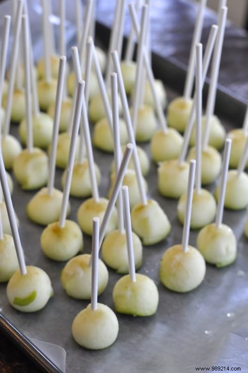 Easy Mini Caramel Apple Pops: A Fun, Kid-Friendly Recipe We Love