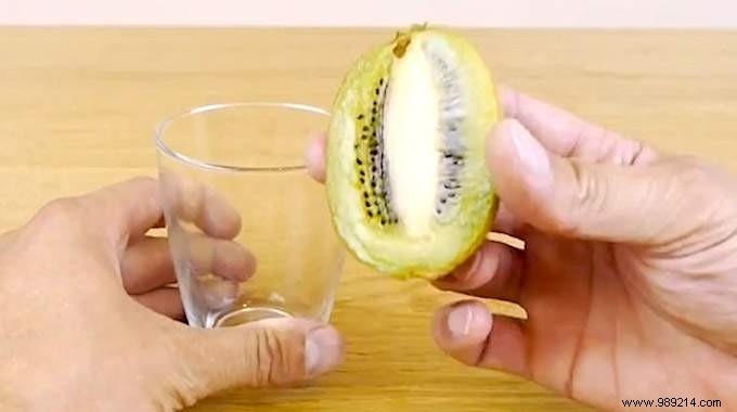 Peel a Kiwi Perfectly in 3 Seconds: The Simple Glass Trick
