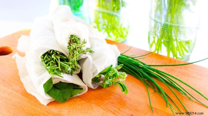 Expert Tip: Store Fresh Herbs for Up to 3 Weeks Without Waste