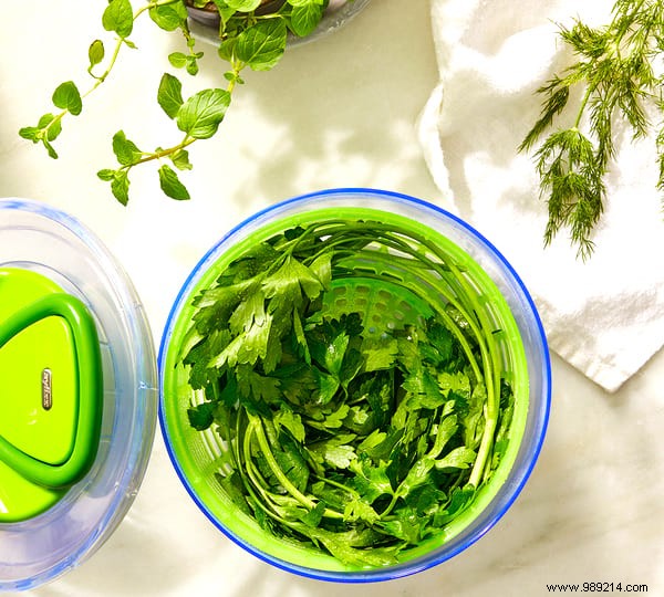 Expert Tip: Store Fresh Herbs for Up to 3 Weeks Without Waste