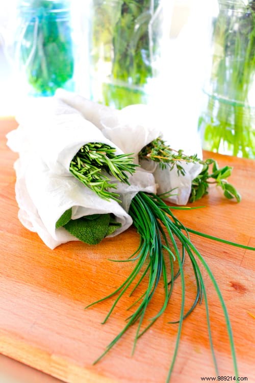 Expert Tip: Store Fresh Herbs for Up to 3 Weeks Without Waste
