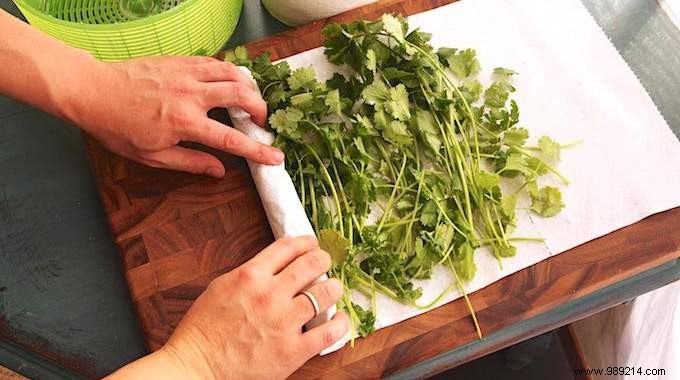 How to Keep Fresh Herbs Fresh 3x Longer: Expert Storage Tips