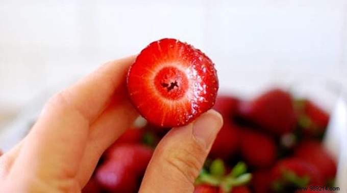 9 Expert Tips to Pick the Sweetest, Juiciest Strawberries Every Time