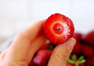 9 Expert Tips to Pick the Sweetest, Juiciest Strawberries Every Time