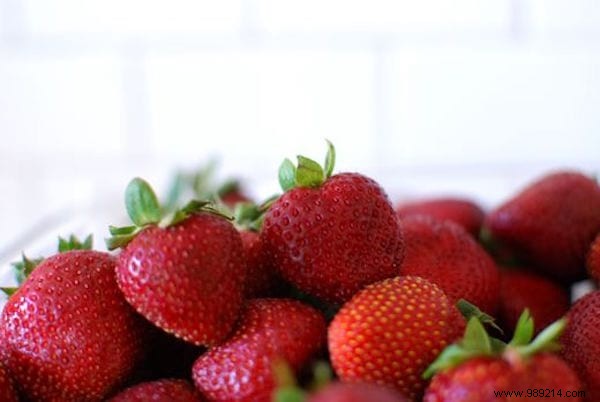 9 Expert Tips to Pick the Sweetest, Juiciest Strawberries Every Time