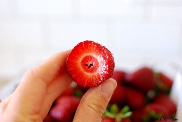 9 Expert Tips to Pick the Sweetest, Juiciest Strawberries Every Time