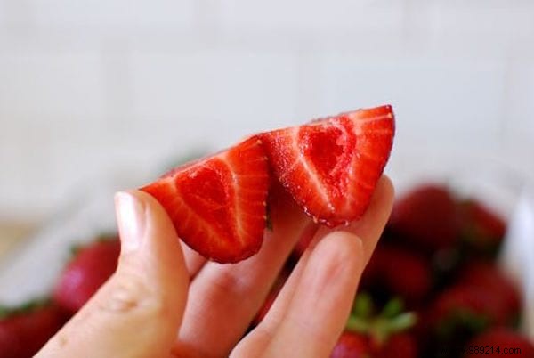 9 Expert Tips to Pick the Sweetest, Juiciest Strawberries Every Time