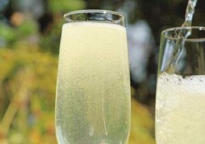 Easy Homemade Elderflower Champagne: 100% Natural Sparkling Recipe