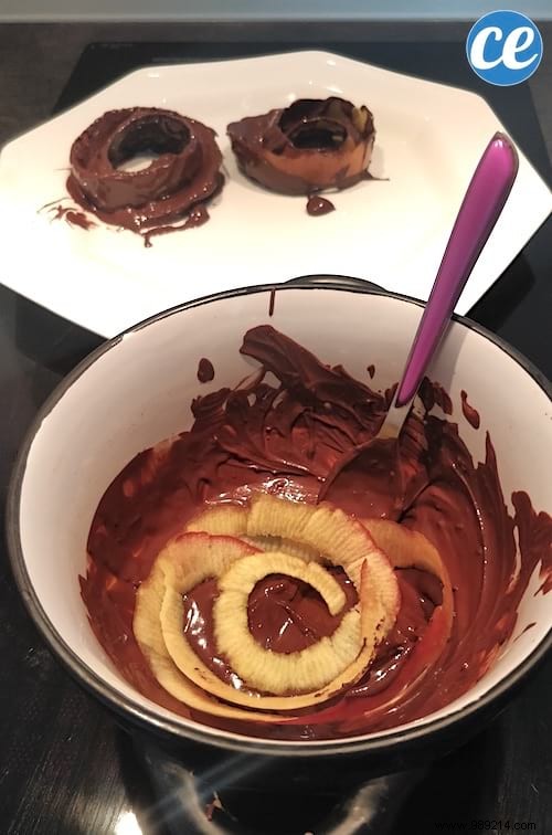 Easy Chocolate Apple Peel Rosettes: A Zero-Waste Dessert from Grandma