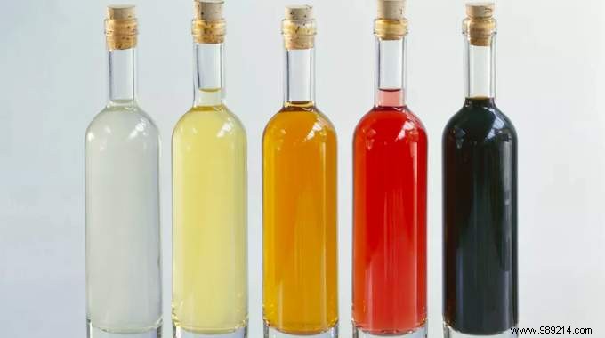 Vinegar Substitutes: 11 Reliable Replacements for Every Type in Recipes