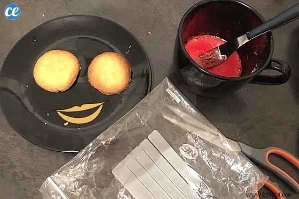 DIY Piping Bag in Seconds: Freezer Bag Hack for Perfect Icing