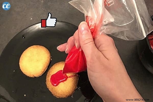 DIY Piping Bag in Seconds: Freezer Bag Hack for Perfect Icing