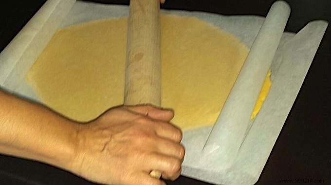 Roll Sticky Dough Without It Sticking to the Pin: Foolproof Parchment Paper Trick—No Flour Needed