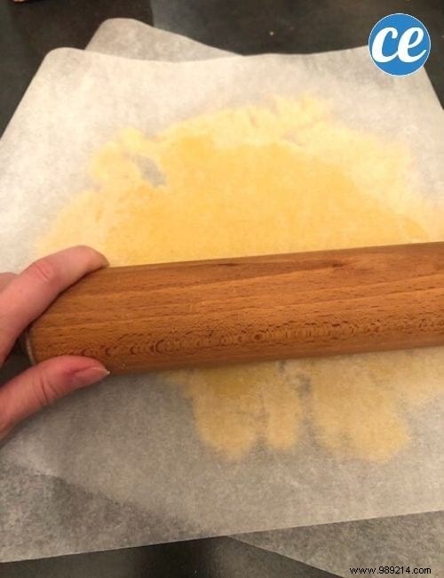 Roll Sticky Dough Without It Sticking to the Pin: Foolproof Parchment Paper Trick—No Flour Needed
