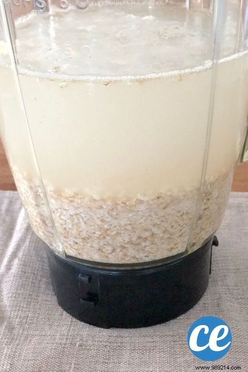 Creamy Homemade Oat Milk: Simple 2-Minute Recipe with Just 2 Ingredients