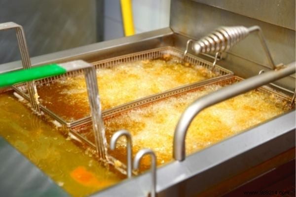 Why Frying Oil Foams and Overflows: Causes, Dangers, and Proven Fixes