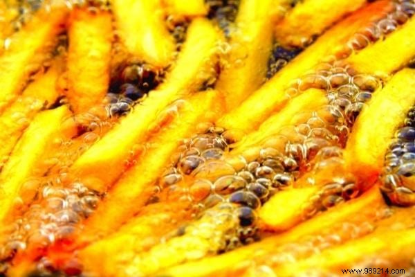 Why Frying Oil Foams and Overflows: Causes, Dangers, and Proven Fixes