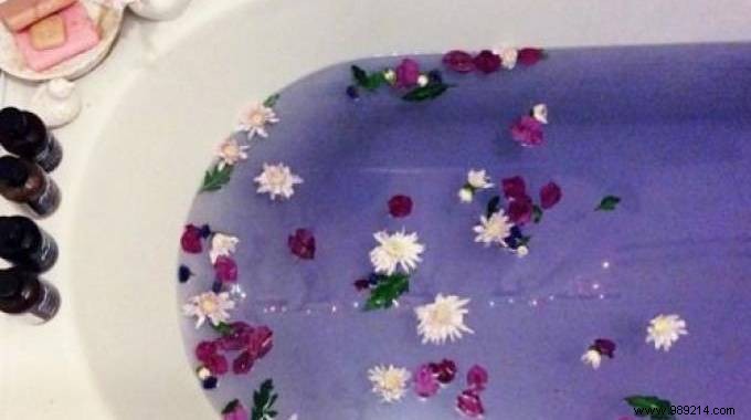 2 Cost-Effective Ways to Create a Spa-Like Relaxing Bath at Home