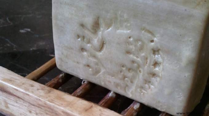 How Authentic Aleppo Soap Clears Acne and Heals Skin: Proven Tips from Experience