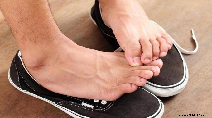 4 Proven Home Remedies to Eliminate Foot Odor Naturally