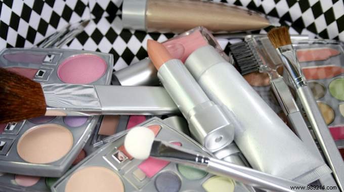 4 Expert Tips to Make Your Makeup Last Longer