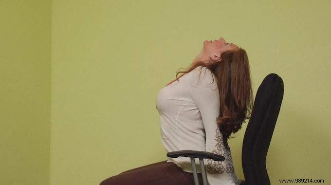 4 Discreet Desk Exercises to Relieve Back Pain at Work – Physiotherapist Approved