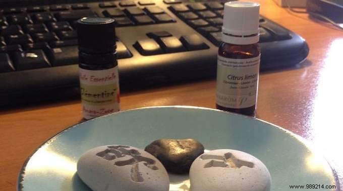 Ease Fatigue and Stress Naturally with Essential Oils: Expert Aromatherapy Tips