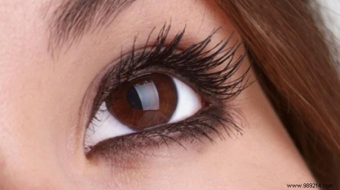 Achieve Longer, Thicker Eyelashes Naturally: Proven 5-Step Beauty Trick