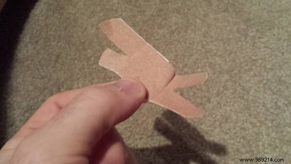 How to Secure a Bandage on Your Fingertip for Long-Lasting Protection