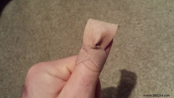 How to Secure a Bandage on Your Fingertip for Long-Lasting Protection