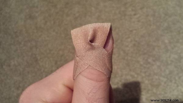 How to Secure a Bandage on Your Fingertip for Long-Lasting Protection