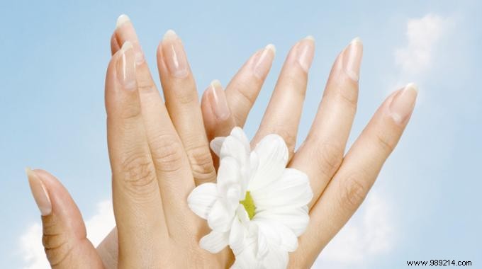 Whiten Yellowed Nails in Under 1 Minute: The Proven Toothpaste Method
