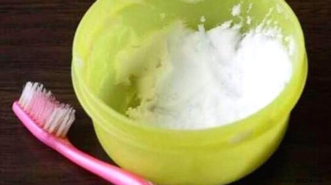 Dentist-Recommended: Fast Natural Teeth Whitening at Home