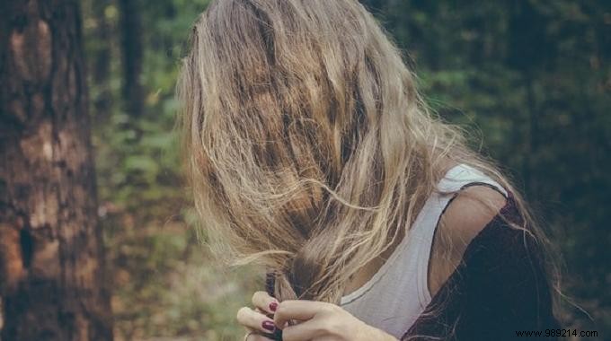How to Naturally Lighten Your Hair at Home with Chamomile: A Proven DIY Method